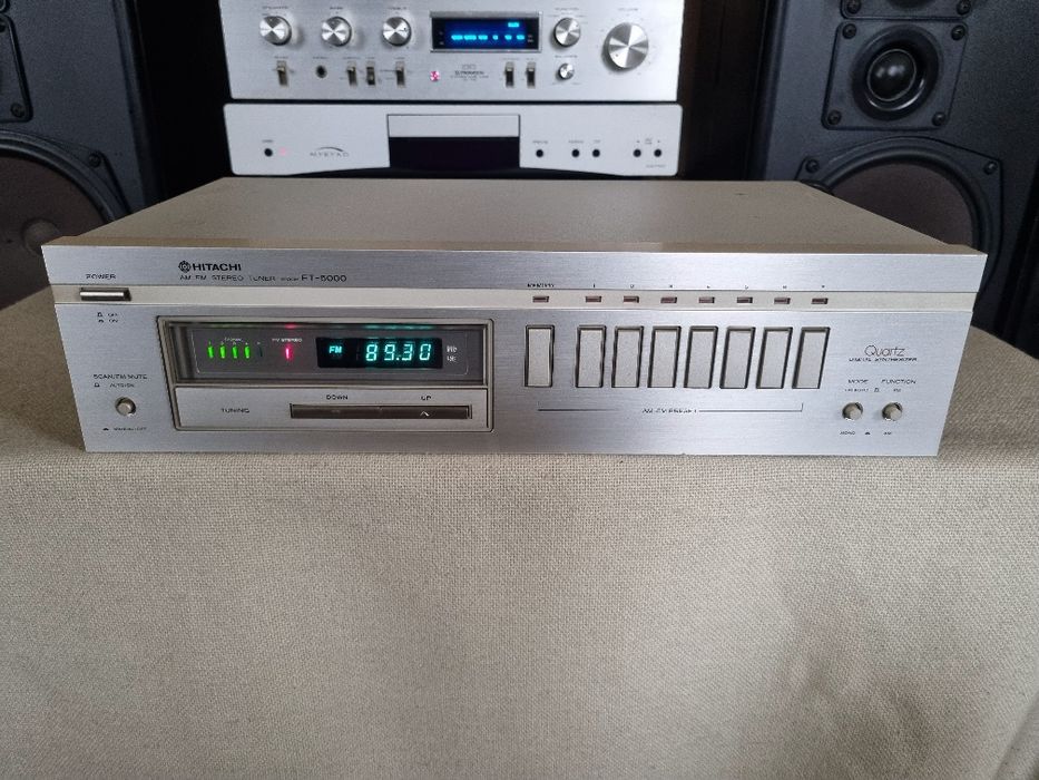 Tuner Hitachi FT-5000. Perfect functional. Impecabil.
