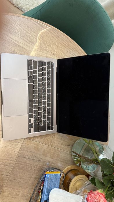 Продам MacBook ( макбук) 512GB Touch Bar