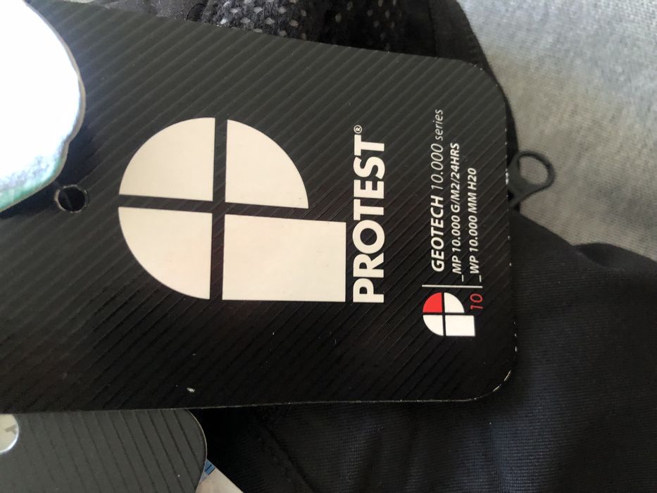 Грейка Protest черна