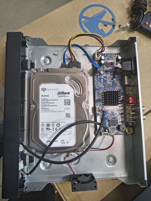Sistem Supraveghere Dahua 4 Canale + HDD 2TB Seagate SkyHawk inclus