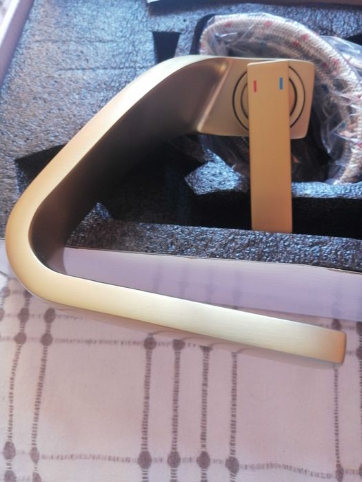 Смесител за баня-цвят злато