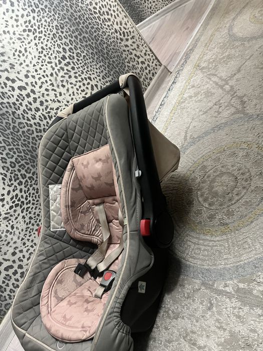 Продам автокресло на Абая Саина