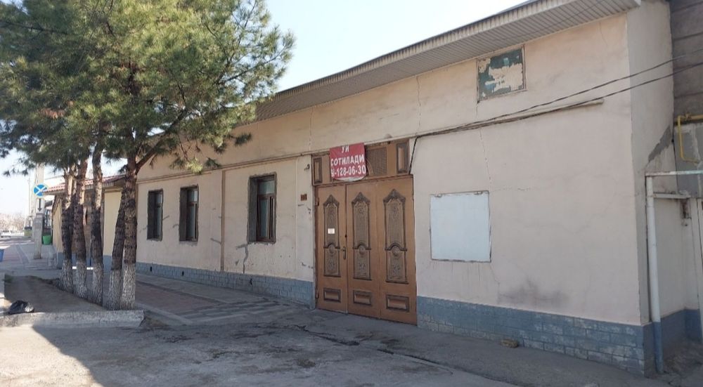 Yol yuzasida uy sotiladi 1,5 sotix