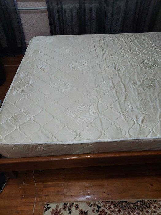 Деревянная  кровать