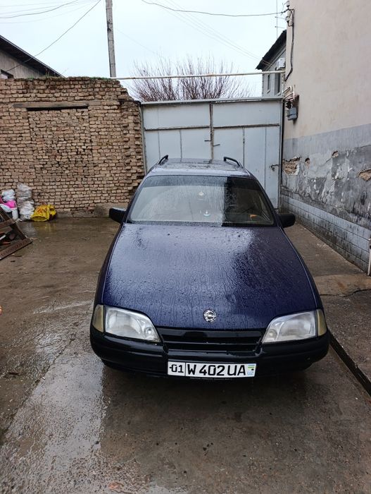 Опел амега унверсал