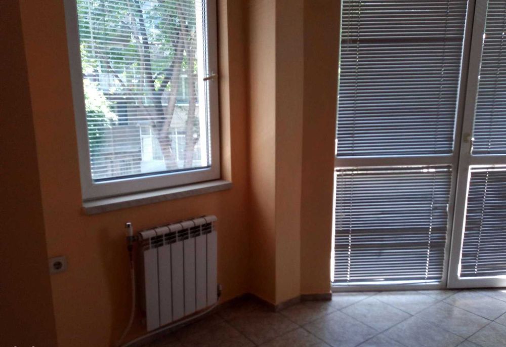 Дава се под наем Тристаен апартамент в Русе, Център - 75 кв.м за 306 € - Снимка #2