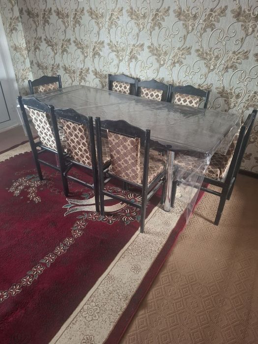Продается стол со стульями. Г. Карши.