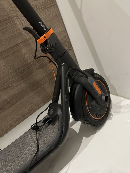 Продам электросамокат Ninbot F40
