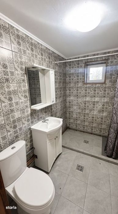 Casa renovata - situata central in satul Aurel Vlaicu