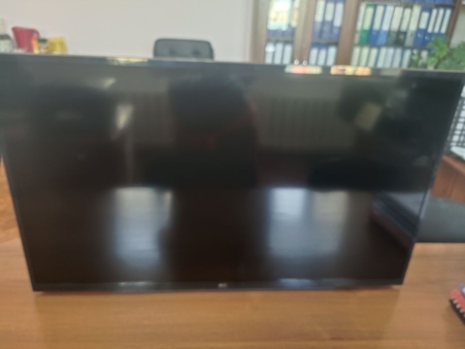 Продам телевизор с кронштейном