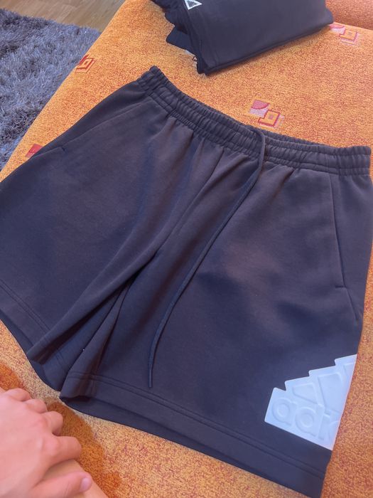 pantaloni scurti originali adidas negri marimea L perfecti pentru M