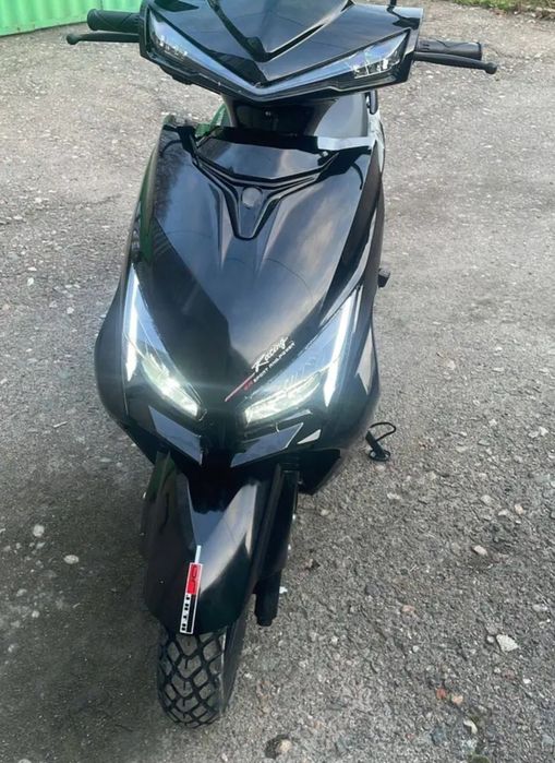 Скутер NOMAD М8 в идеальном состоянии.