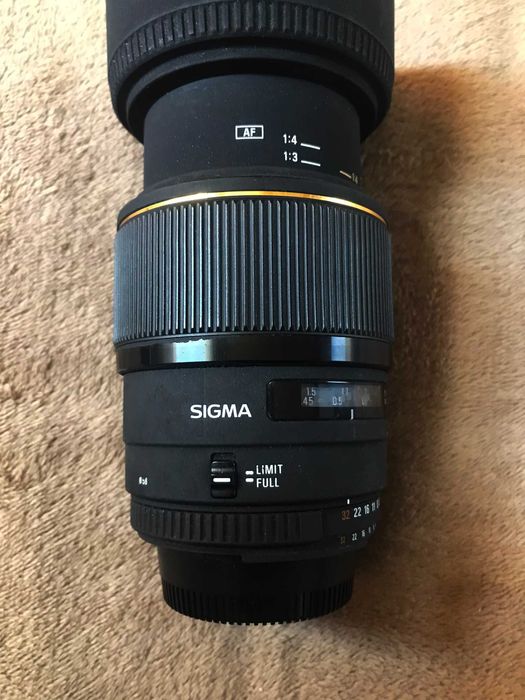Макро обектив 105mm f/2.8 Sigma