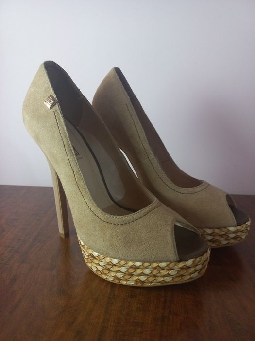 Туфли в каблуках