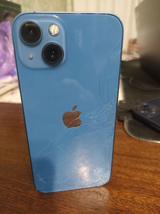 Продам срочно 13 айфон