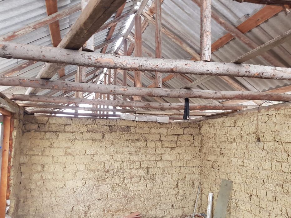 Teren + anexa gospodărească