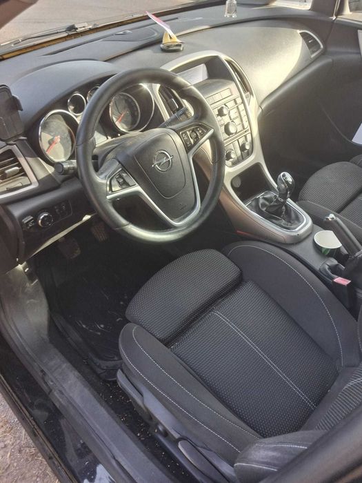 Opel Astra J 2011