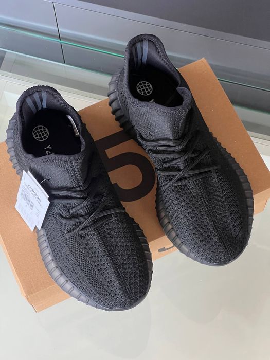 Adidasi Yeezy Boost noi