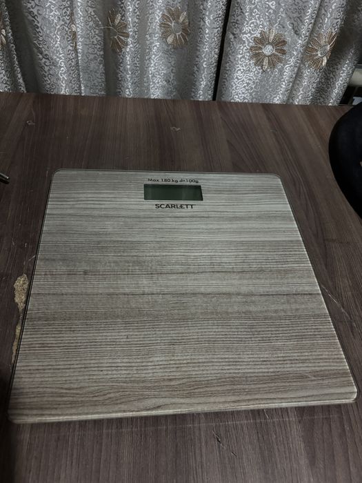Весы Scarlett max 180kg d=100g