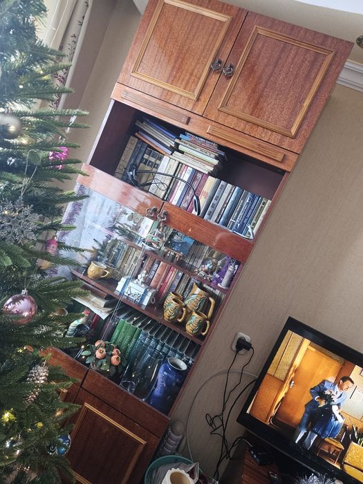 Стенка в зал ,3 шкафа + тумба