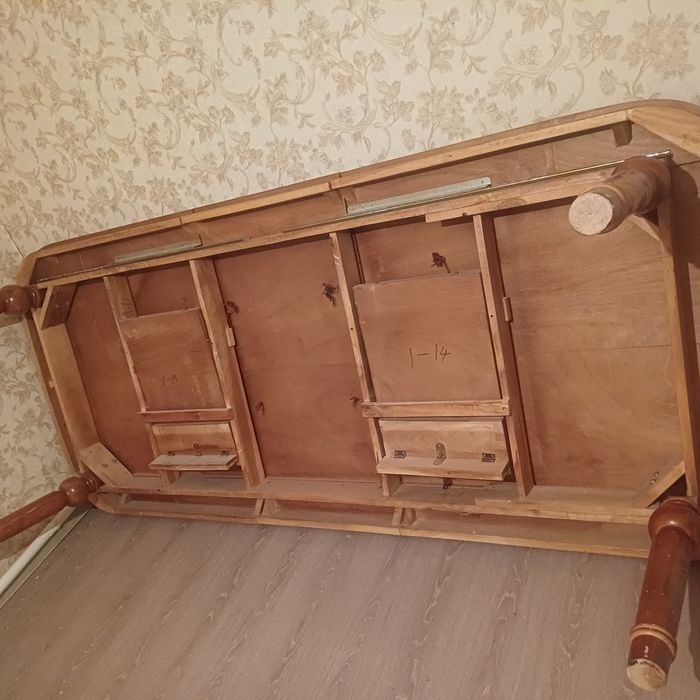 Стол сатылады срочно