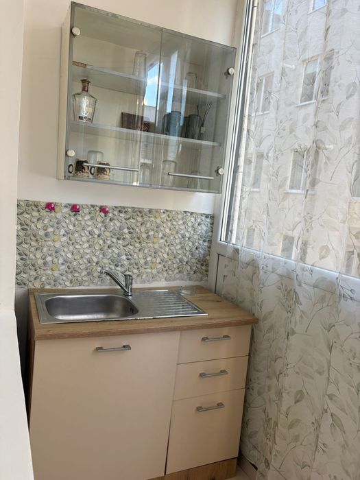 Închiriez apartament la 3 min de plajă