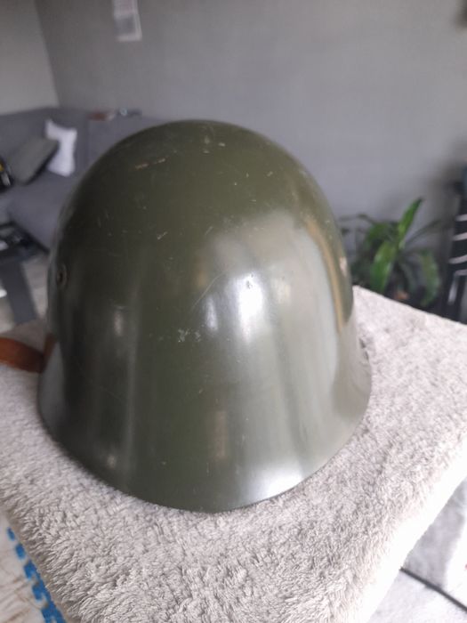 Ретро студентса барета,стара манерка,ръкавни надписи и каска