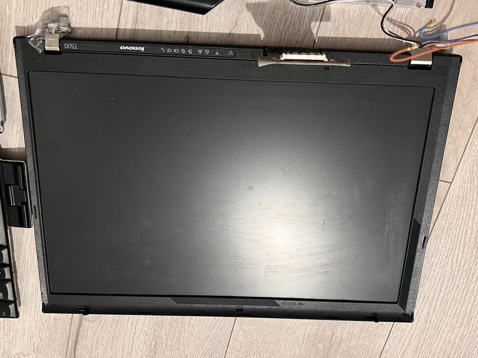 Lenovo T500 pentru piese display, tastatura , baterie , hdd 150 gb,ram