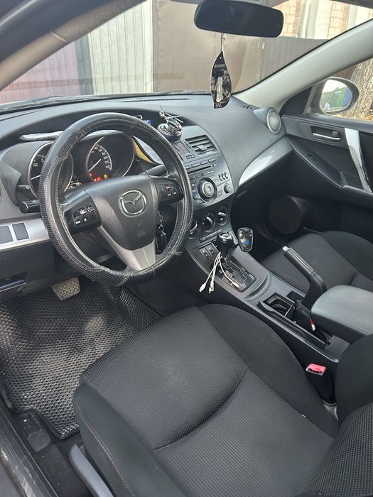 Продам автомобиль Мазда 3 япошка