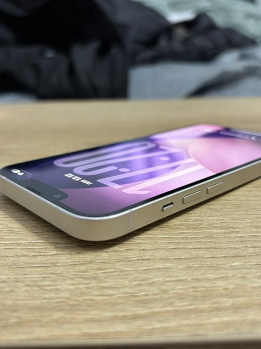 Продавам Iphone 13 128GB