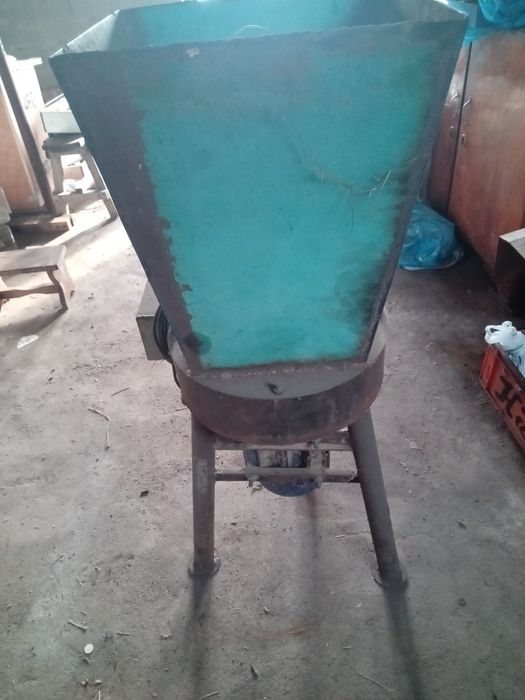 продам сенодробилку