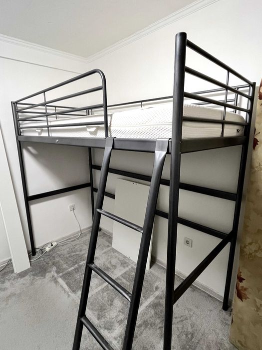 Легло от IKEA Svarta (Дървени ламени е ПОДАРЪК!!)