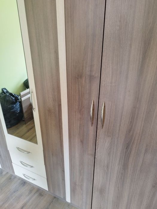 Петкрилен гардероб