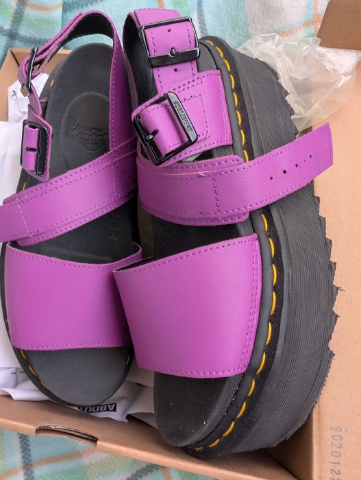 Dr. Martens, Converse, Art Company, Nike маратонки, кецове сандали