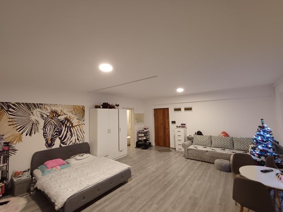 Inchiriere garsoniera 47 m2 + terasa 7 m2