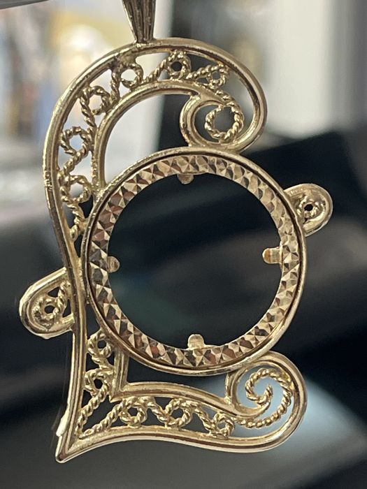 Златен обков 9 карата за монети с диаметър 22мм АНГЛИЯ