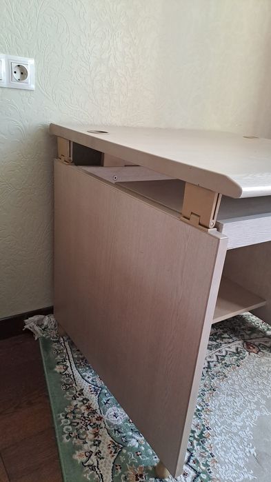 Продаётся стол для письма