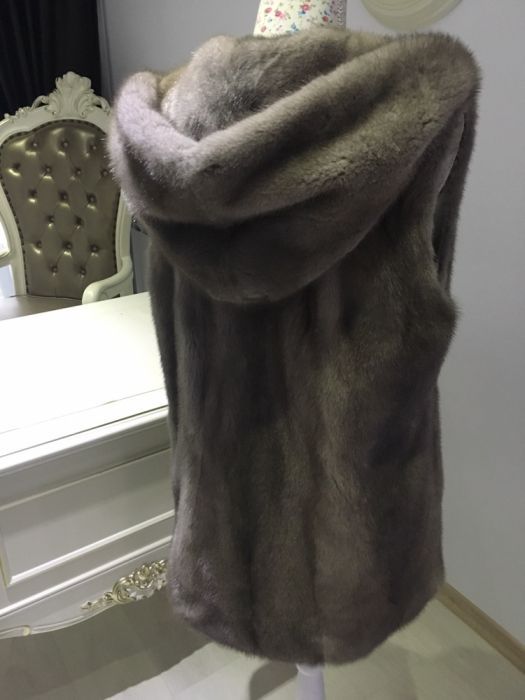Vesta blana naturala de vizon de Danemarca