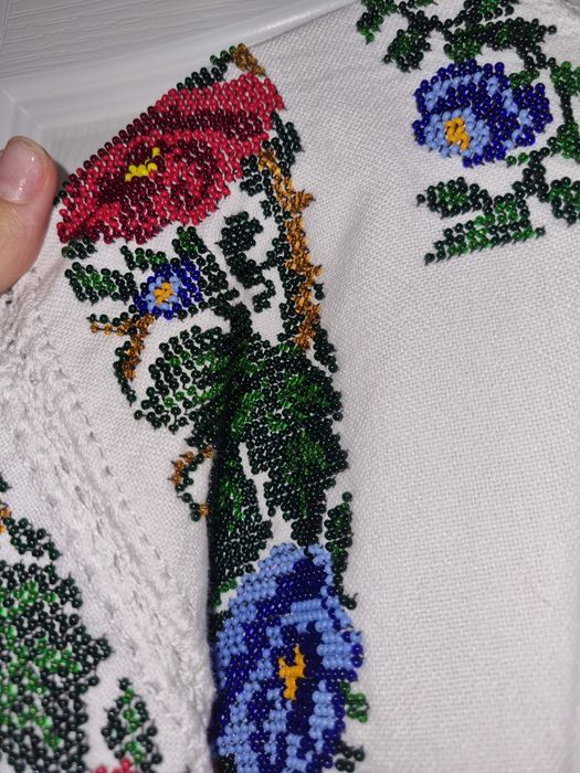 Cămăși cusute cu mărgele, fir continuu, bărbat-femeie.