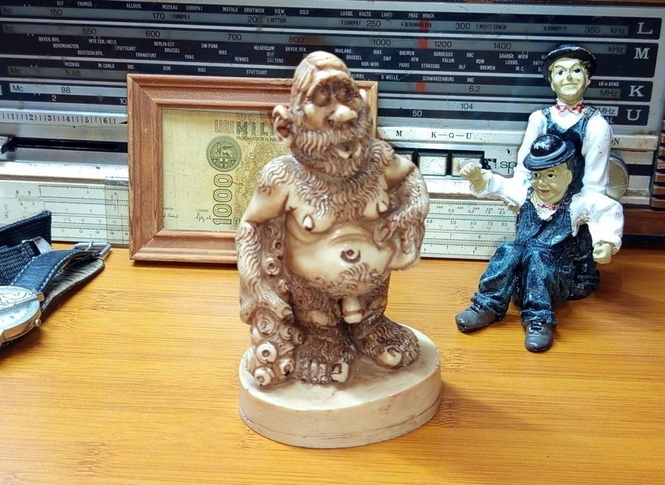 Figurină rară " omul peșterilor"gol de Neanderthal de Armani Guiseppe