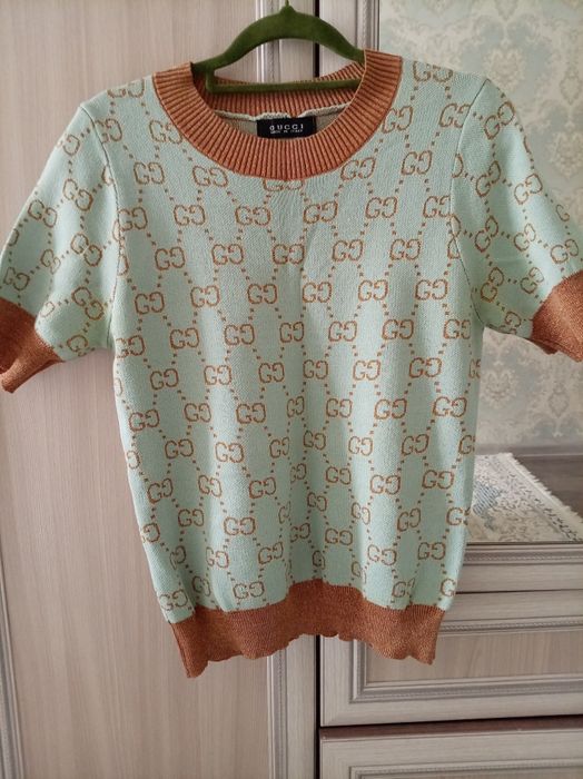 Продам кофточки водолазку