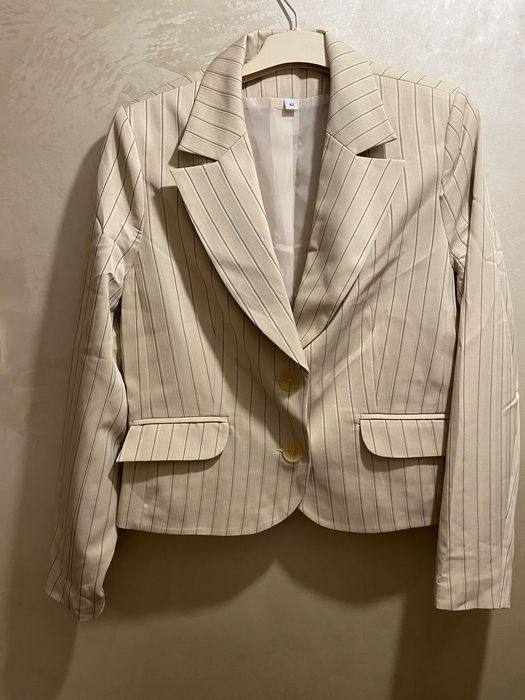 Дамски официален костюм