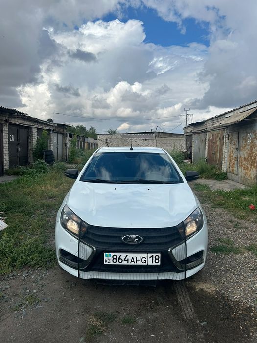 Продам Весту в хорошем состоянии