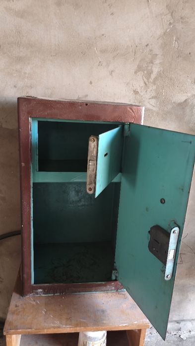Продается сейф в хорошем состоянии