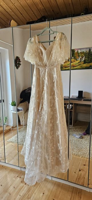 Rochie mireasă crem nouă