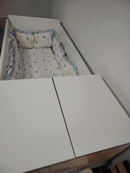 Бебешко легло с вграден скрин и чекмеджета