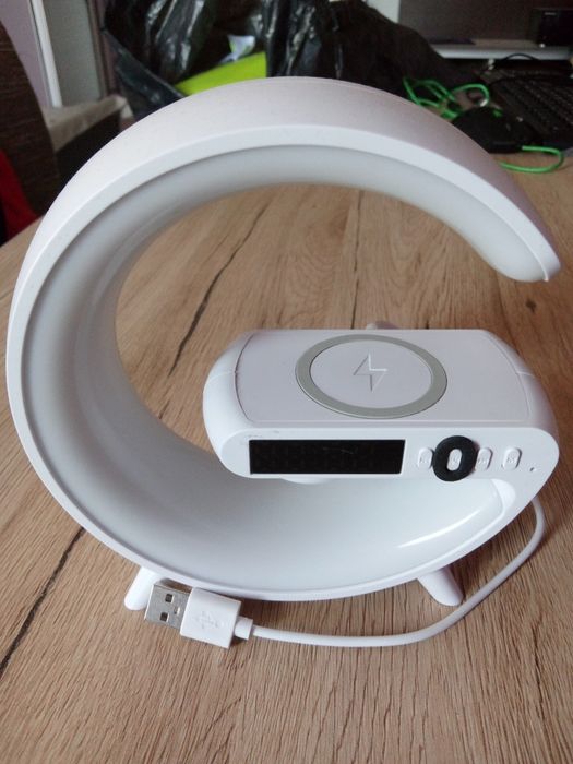 Зарядно устройство за телефони и айфон.