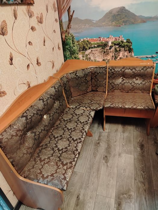 Продаётся  кухонный угловой диван