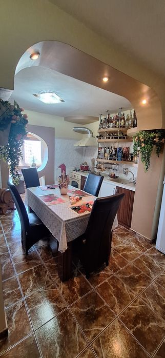 Vand apartament 3 camere- decomandat,str.I.L.Caragiale,pret 143000  € negociabil.