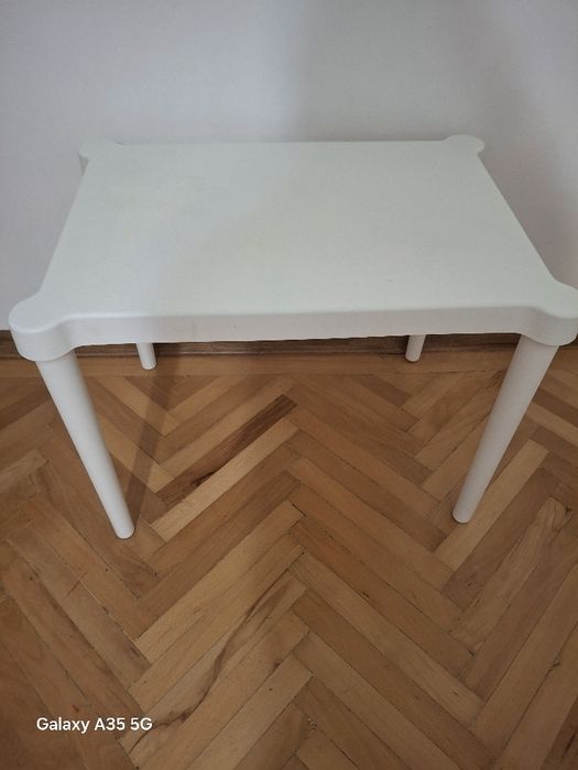 Set 2 scaune Mammut Ikea plus masa Utter Ikea